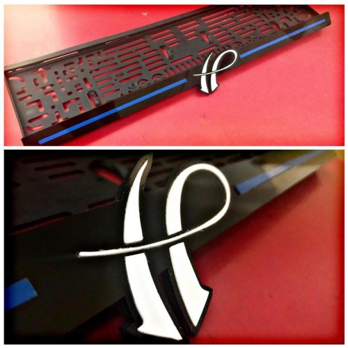 ARACINIZA ÖZEL İSİMLİ LOGOLU LAZER KESİM PLAKALIK (3D Çıkıntılı) ARACINIZA ÖZEL İSİMLİ LOGOLU LAZER KESİM PLAKALIK (3D Çıkıntılı)